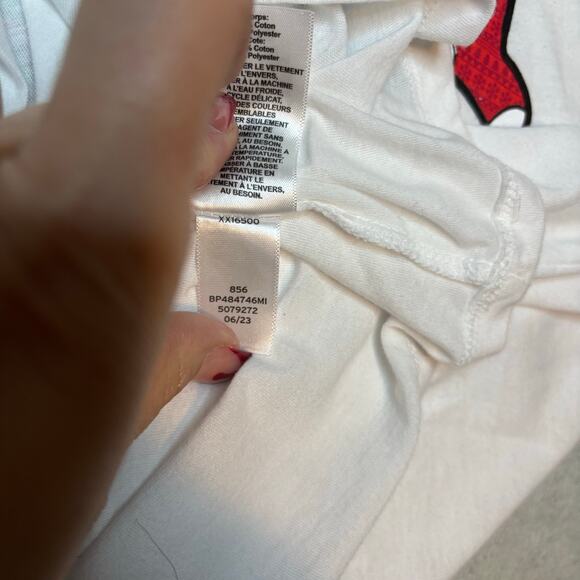 Friends Christmas Tree Graphic Tee White Holiday T-Shirt Size S NWT - Picture 6 of 7